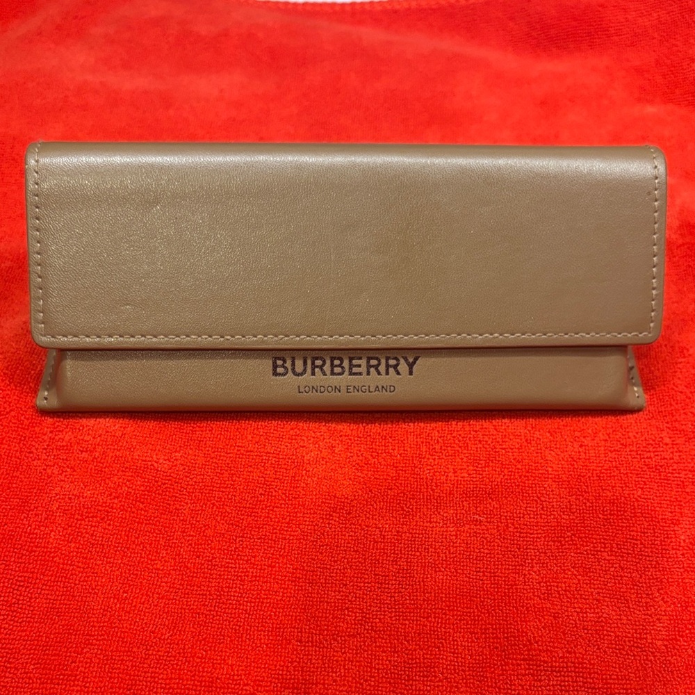 Burberry Glasses and accessories